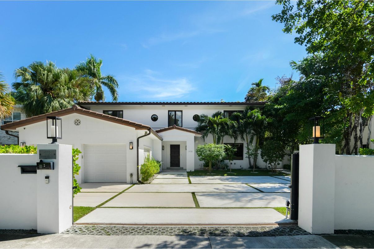 Attached, Exterior, Facade, Spanish Mediterranean