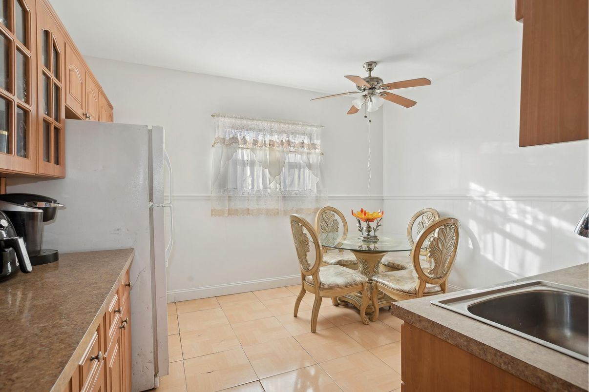 Dining room, Interior