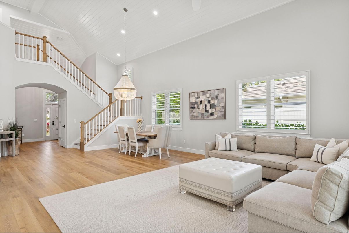 Chandelier, Dining room, Interior, Living room, Pendant Lights, Recessed Lighting, Wood Texture Flooring