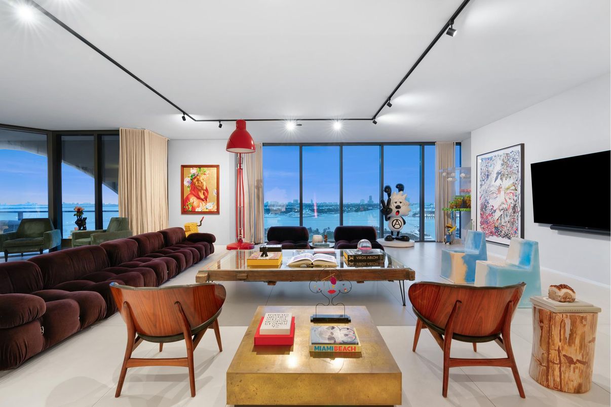 Interior, Living room, Water