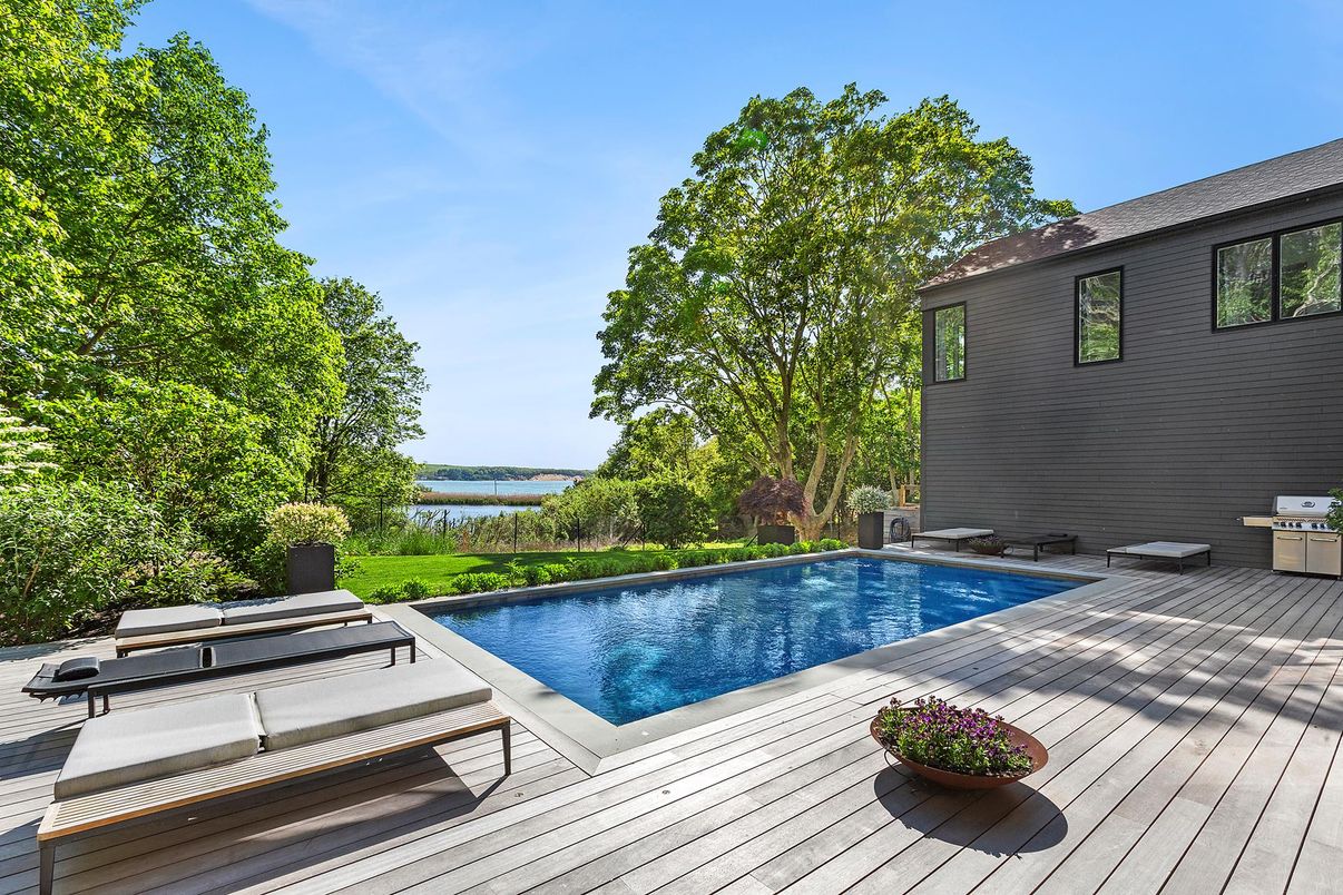 Exterior, Pool, Water