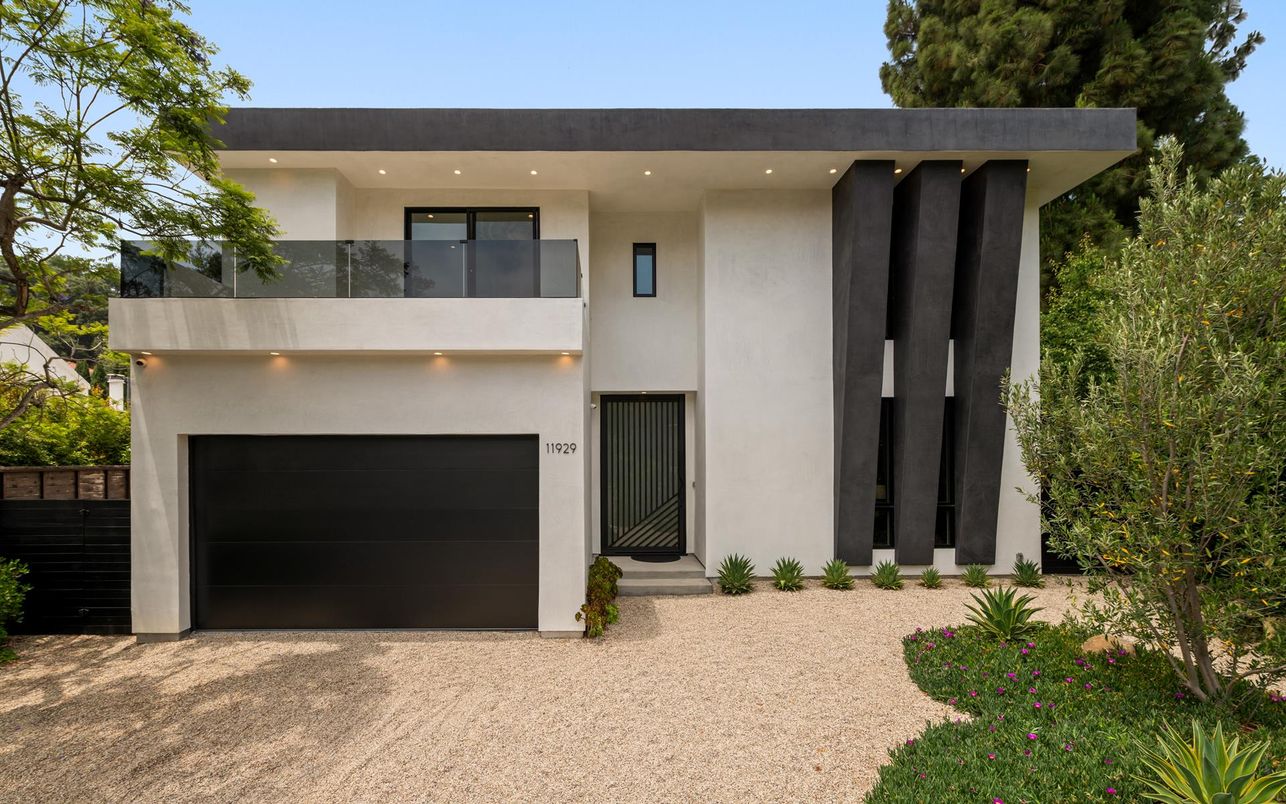 Attached, Exterior, Facade, Modern