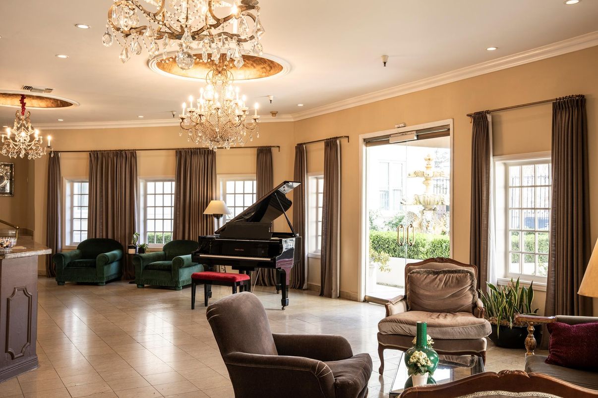 Chandelier, Interior, Living room, Piano, Recessed Lighting