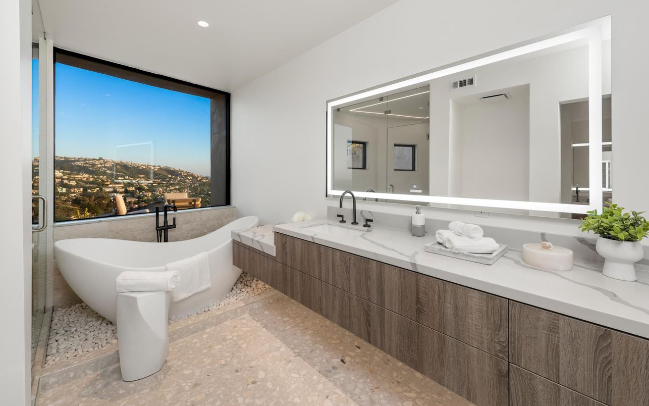 Bathroom, Dual Sink Vanities, Free Standing Baths, Interior, Recessed Lighting