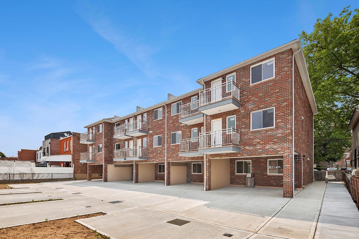 Exterior, Facade, Brick Facade, Rowhouse