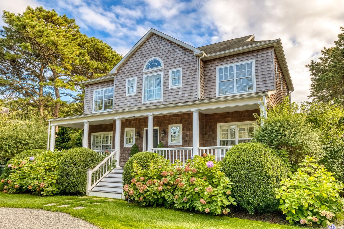 Exterior, Facade, Queen Anne Victorian