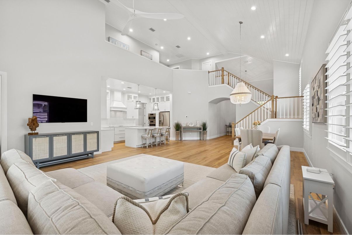 Dining room, Interior, Kitchen, Living room, Pendant Lights, Recessed Lighting, Stainless Steel Appliances, Wood Texture Flooring