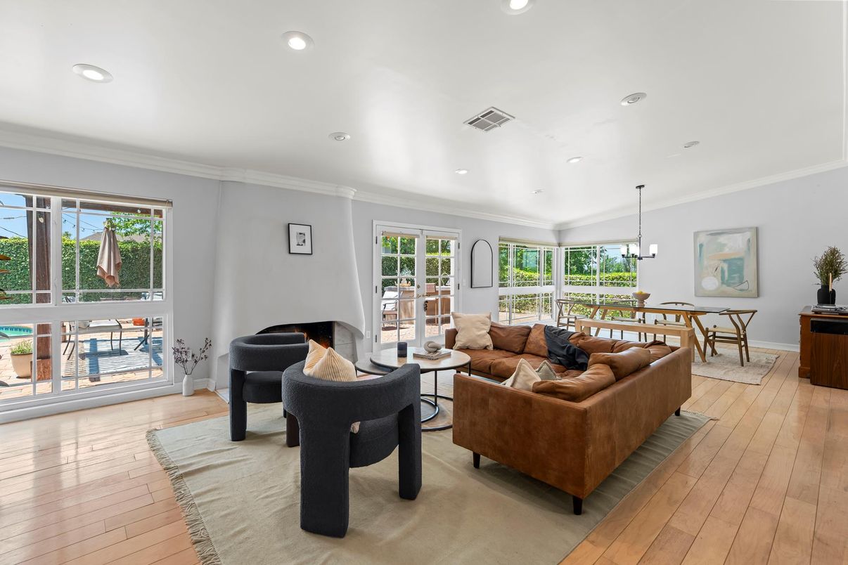 Dining room, Interior, Living room, Pendant Lights, Recessed Lighting, Wood Texture Flooring