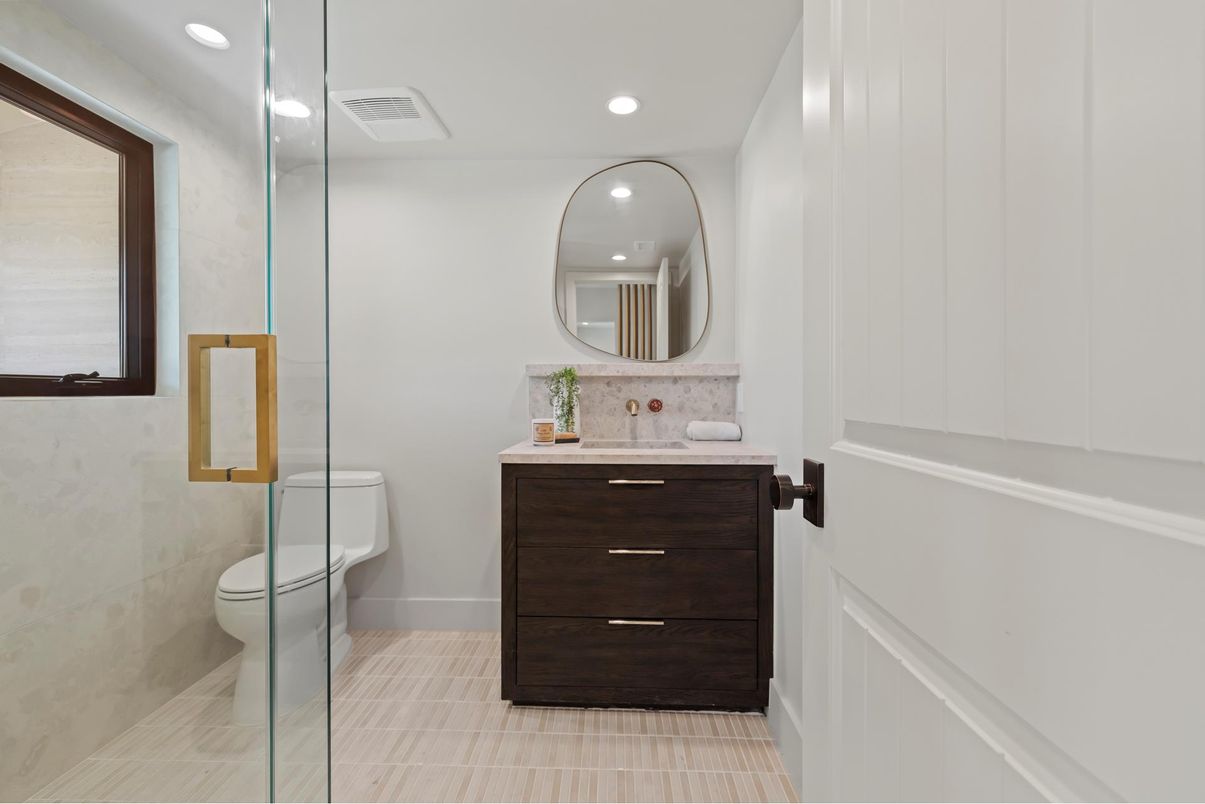 Bathroom, Interior, Recessed Lighting