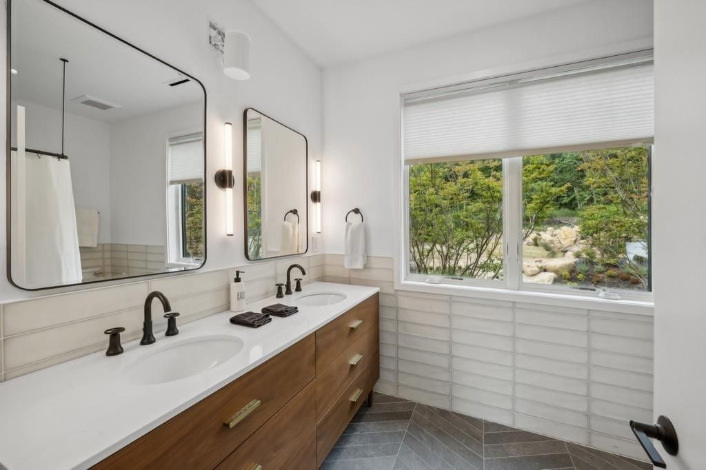 Bathroom, Dual Sink Vanities, Interior