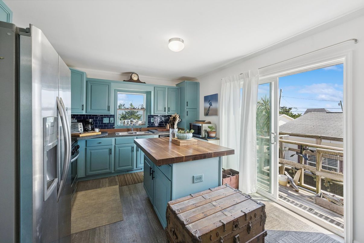 Interior, Kitchen, Stainless Steel Appliances