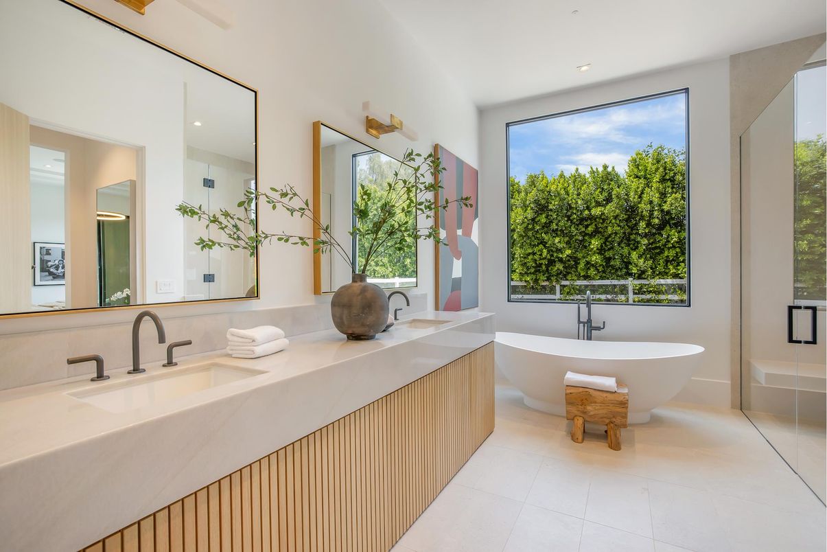 Bathroom, Dual Sink Vanities, Free Standing Baths, Interior, Recessed Lighting