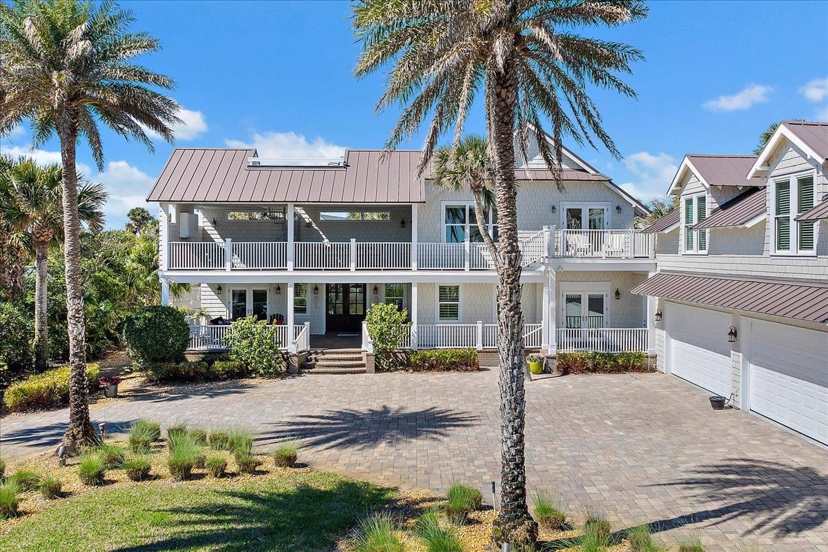 Attached, Exterior, Facade, Farmhouse