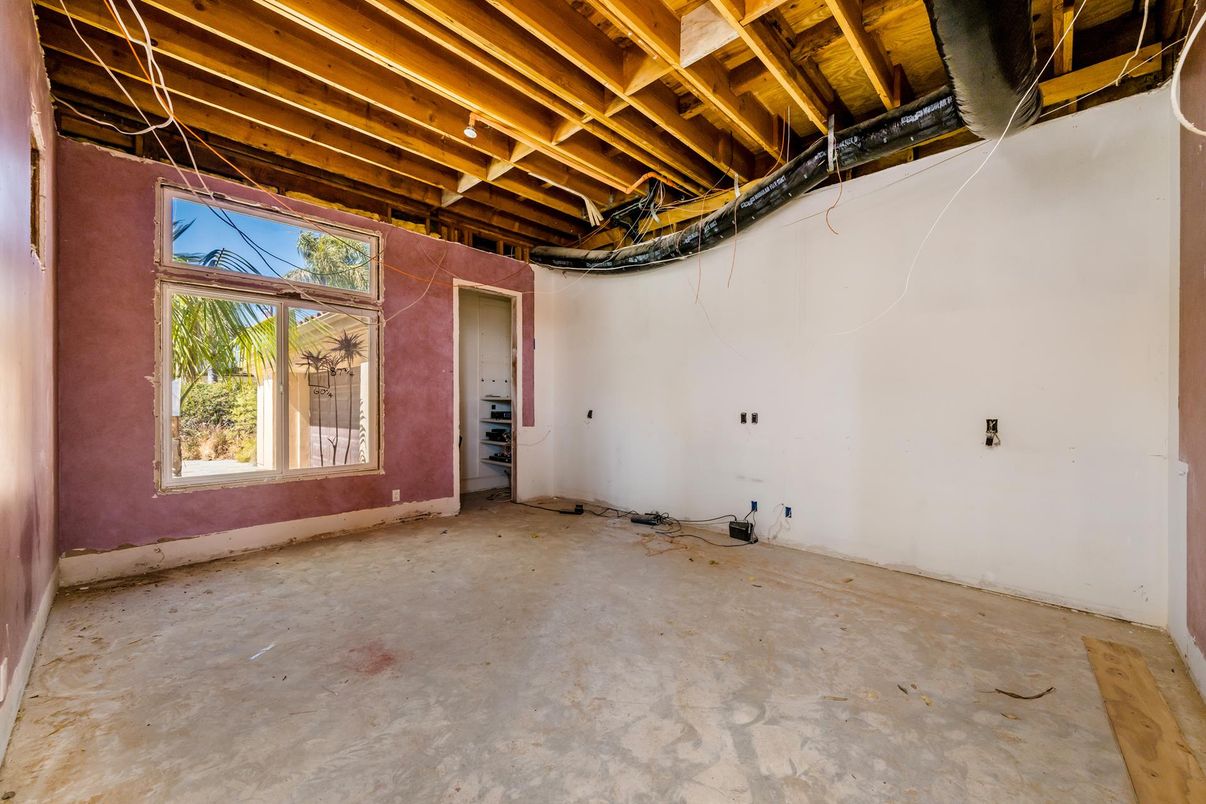 Empty room, Interior, Wooden Beams