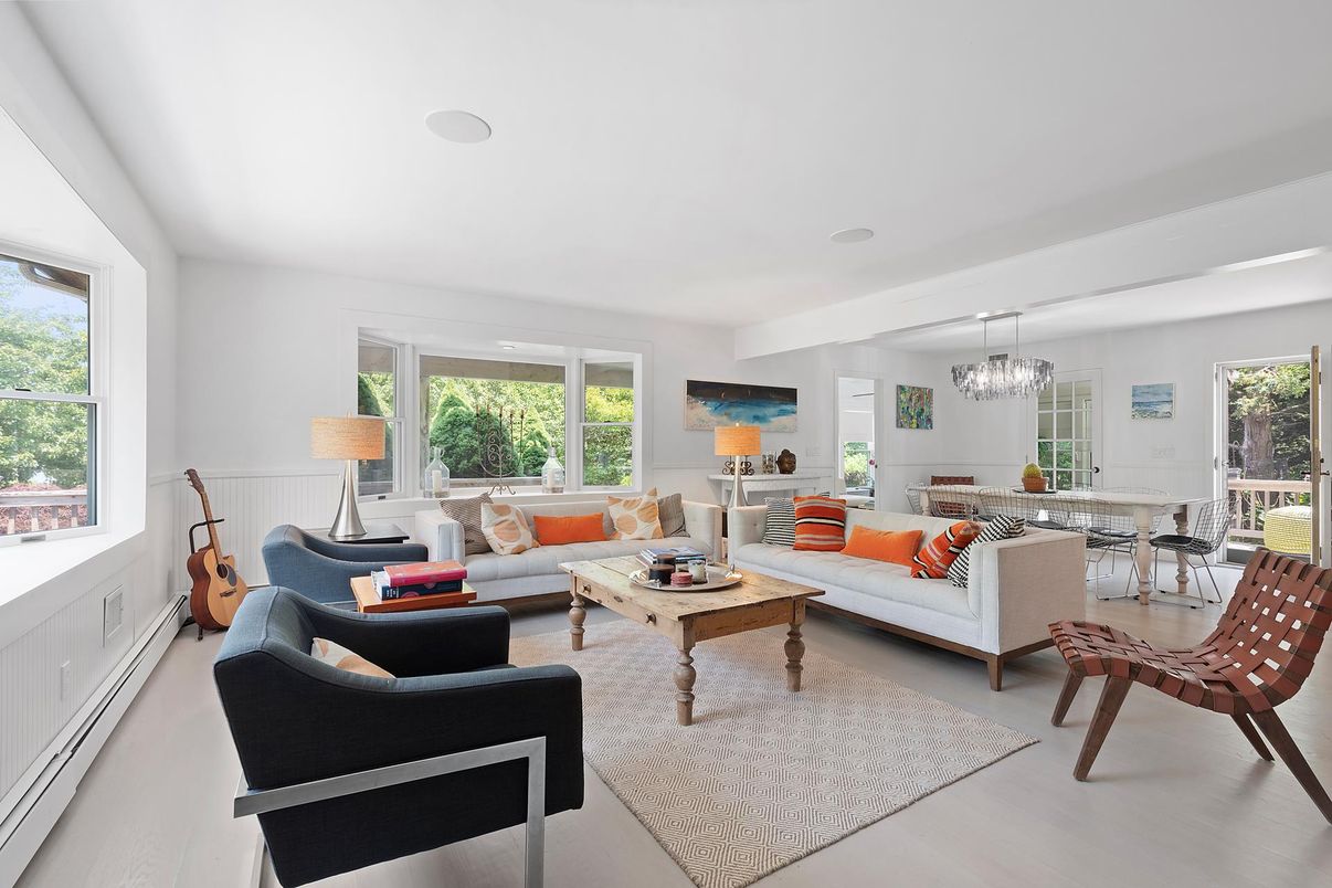 Chandelier, Dining room, Interior, Living room