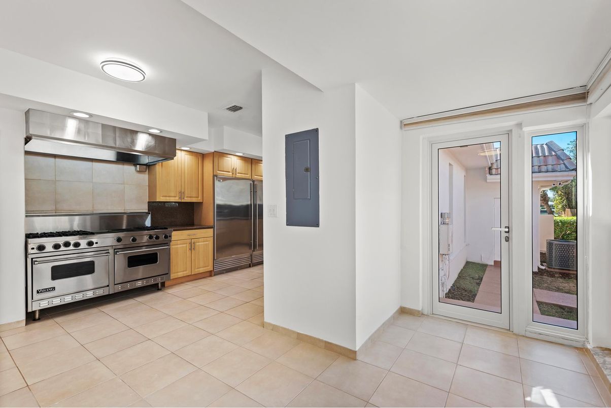 Interior, Kitchen, Stainless Steel Appliances