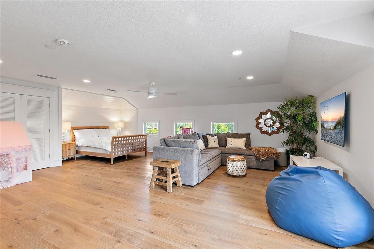 Bedroom, Interior, Living room, Recessed Lighting, Wood Texture Flooring