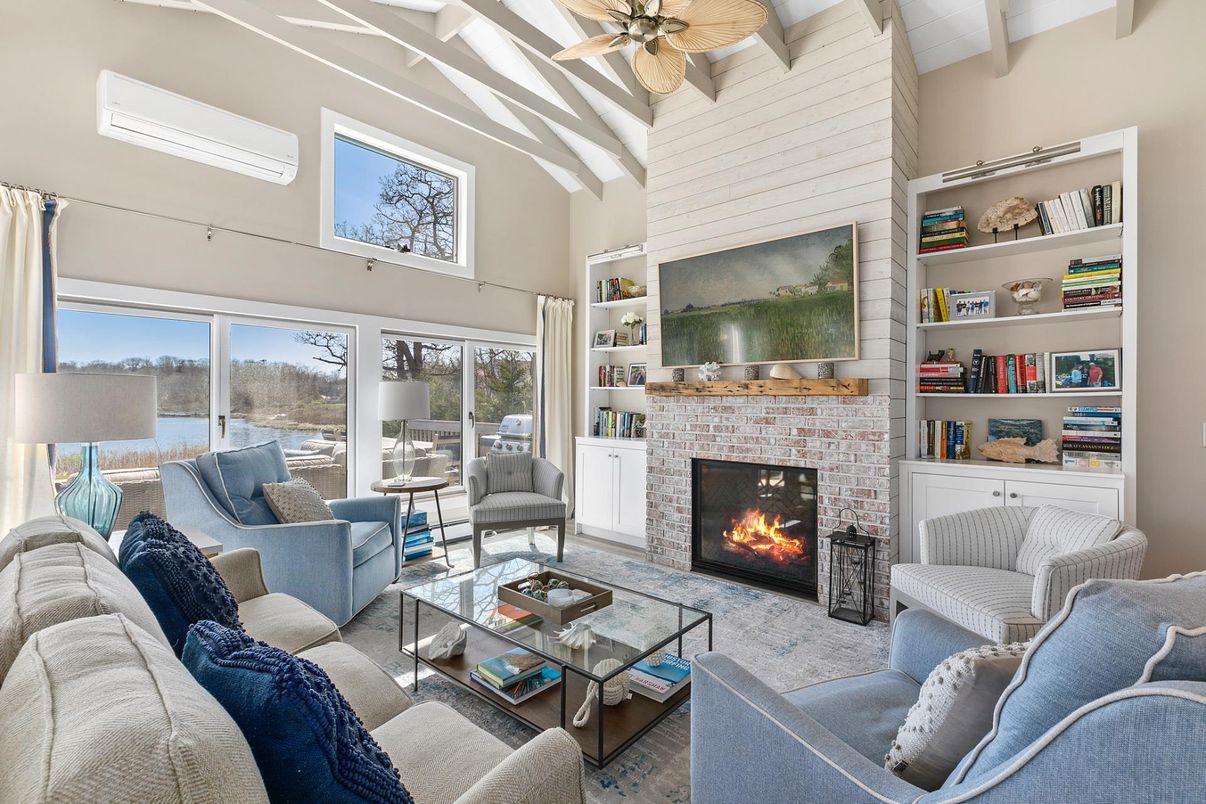 Fireplace, Interior, Living room, Water