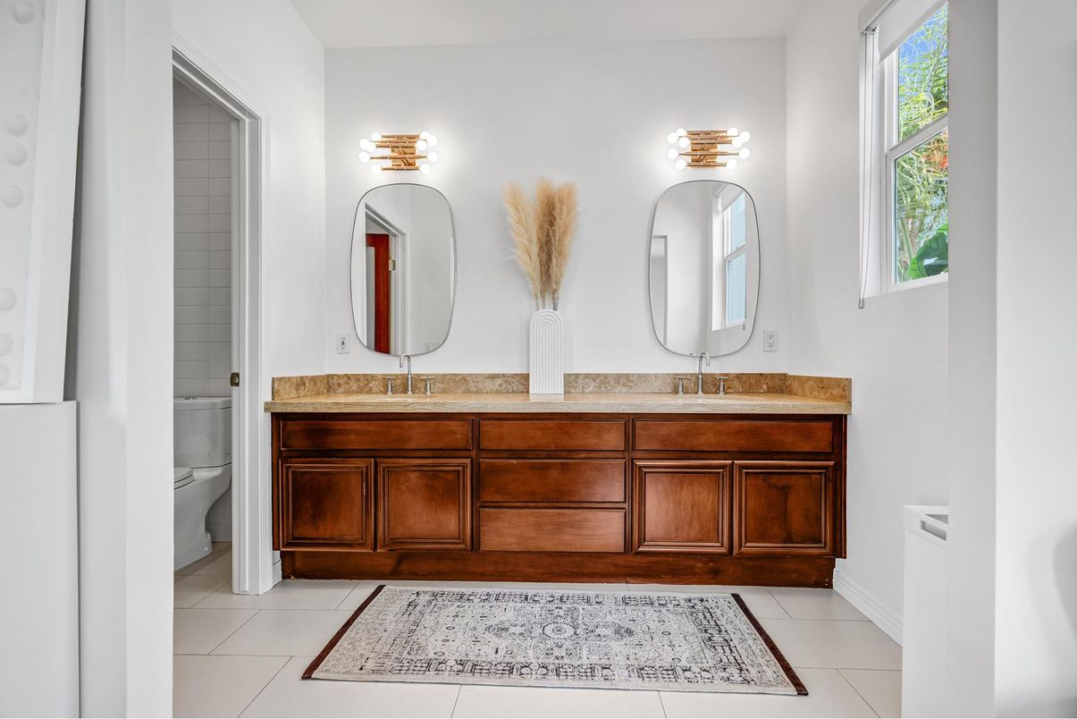 Bathroom, Dual Sink Vanities, Interior