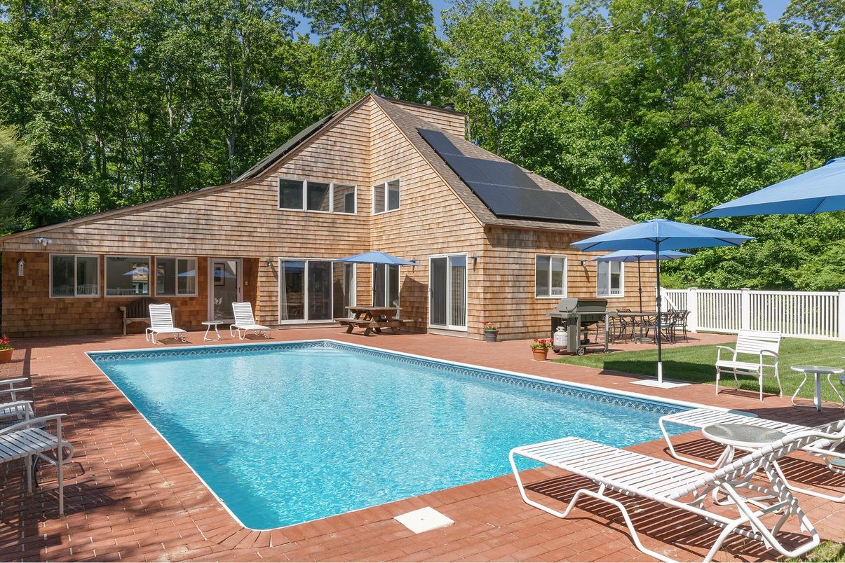 Exterior, Pool