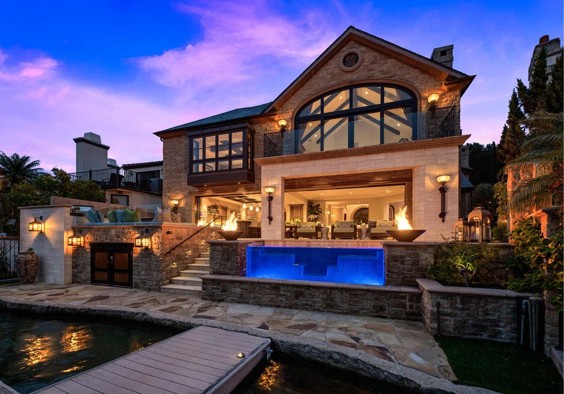 Exterior, Facade, Pool, Mediterranean