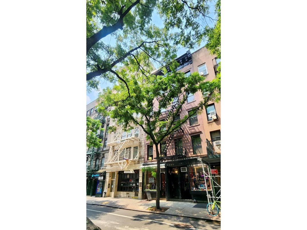 Exterior, Facade, Brownstone