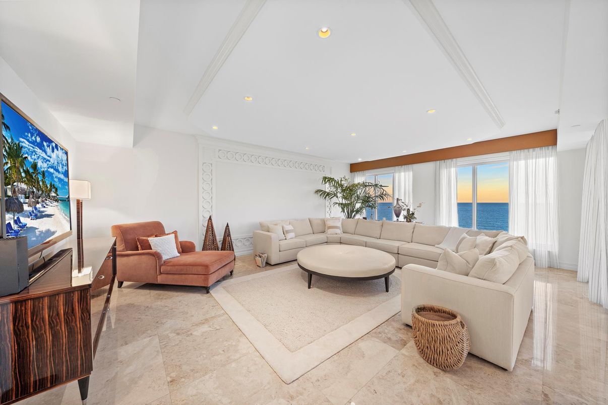 Interior, Living room, Recessed Lighting, Water