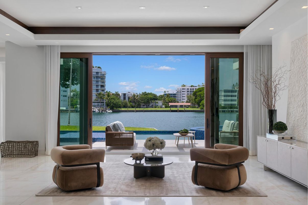 Interior, Living room, Recessed Lighting, Water
