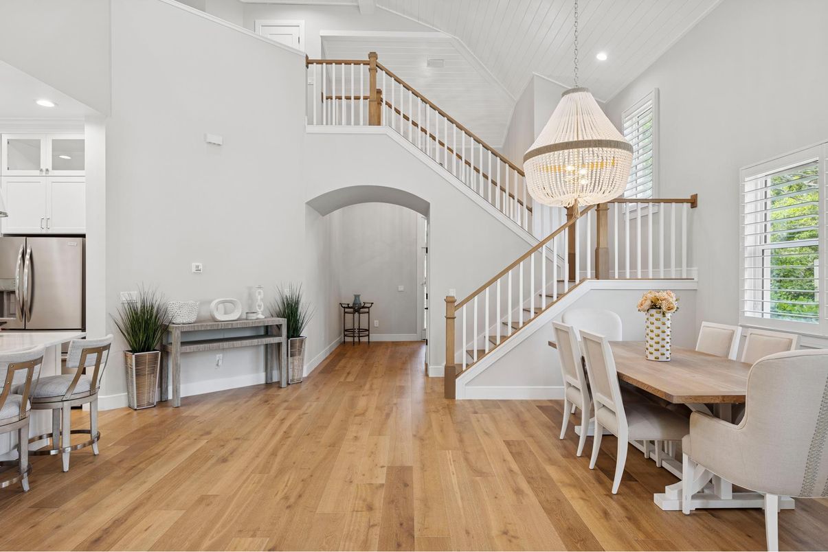 Chandelier, Dining room, Interior, Recessed Lighting, Wood Texture Flooring