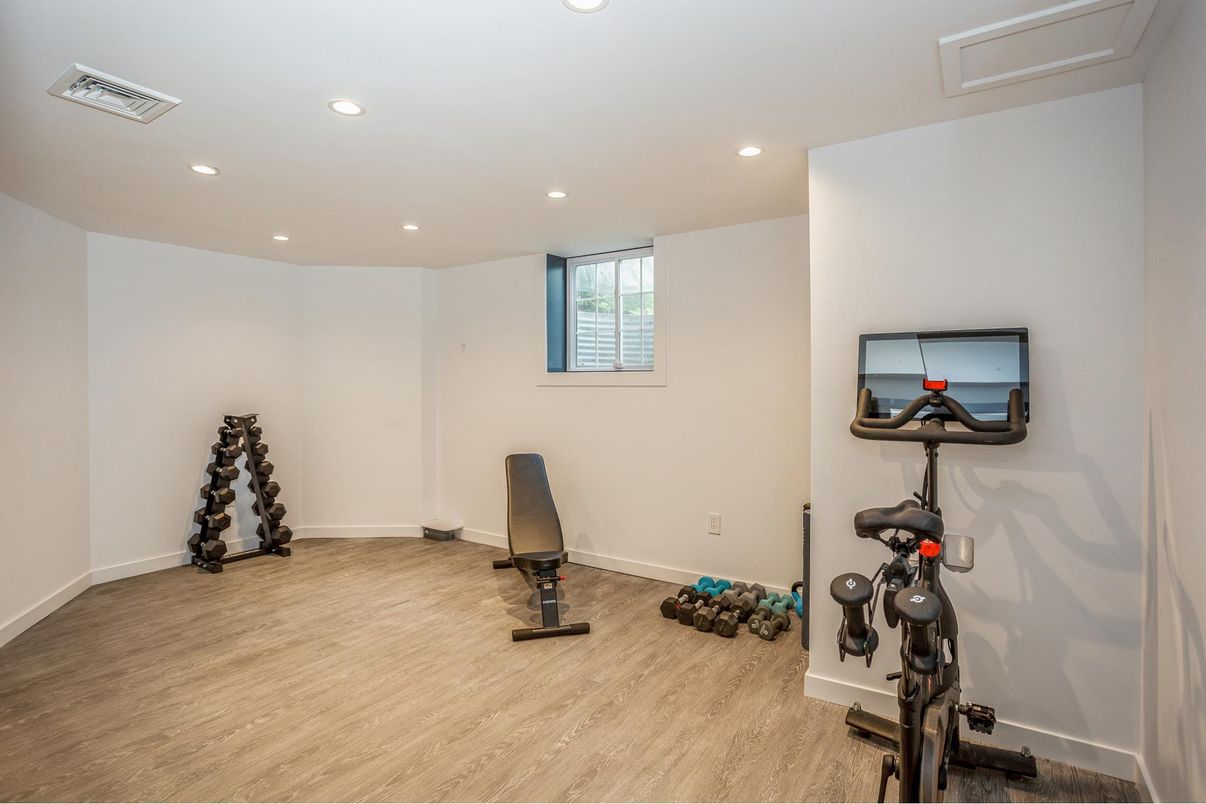 Fitness Equipment, Interior, Recessed Lighting, Wood Texture Flooring