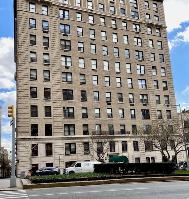 Exterior, Facade, Chicago School