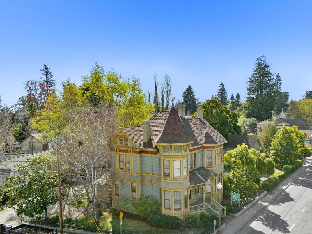 Exterior, Facade, Queen Anne Victorian
