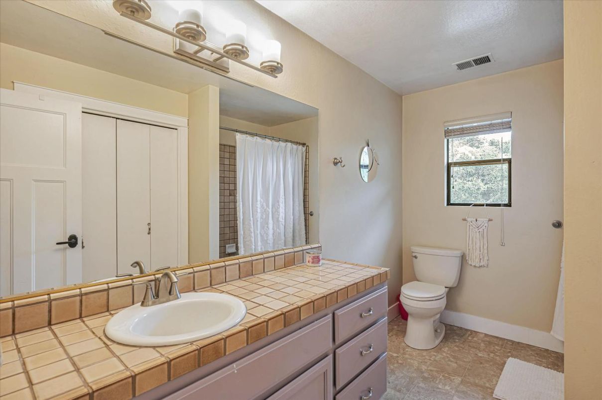Bathroom, Interior, Tile Countertops