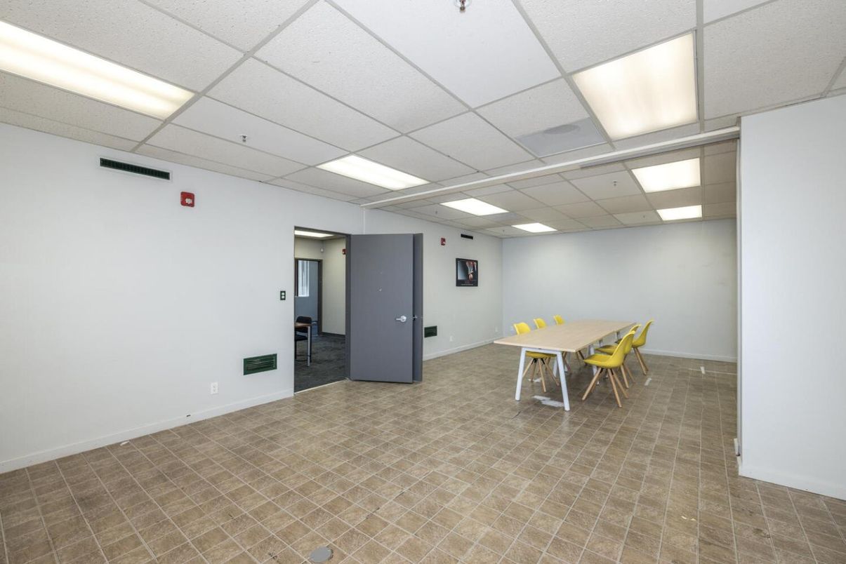 Dining room, Interior, Recessed Lighting