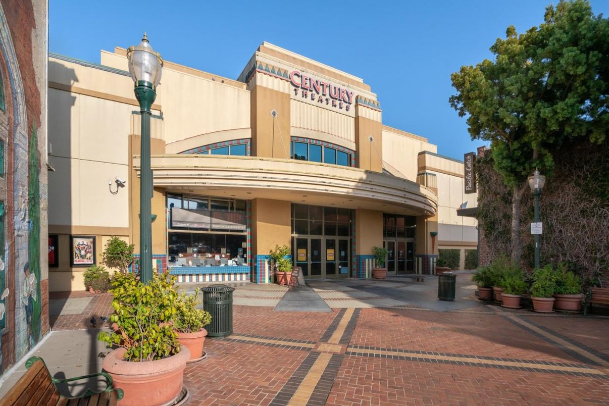 Exterior, Facade, None