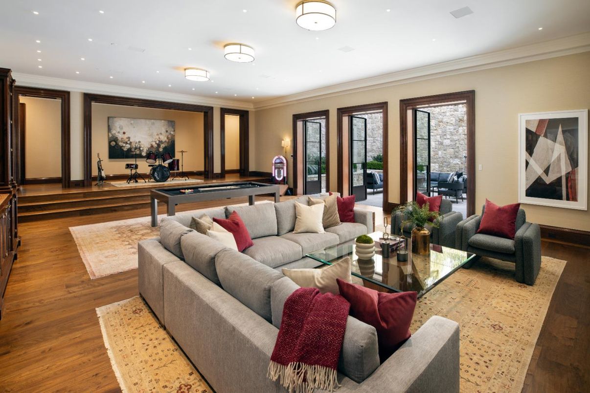 Billiard Table, Game Room, Interior, Living room, Recessed Lighting, Wood Texture Flooring