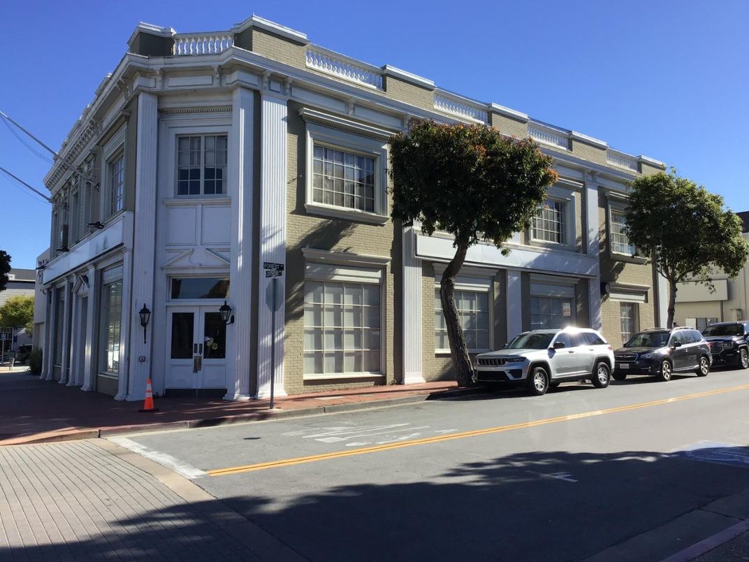 Exterior, Facade, Rowhouse