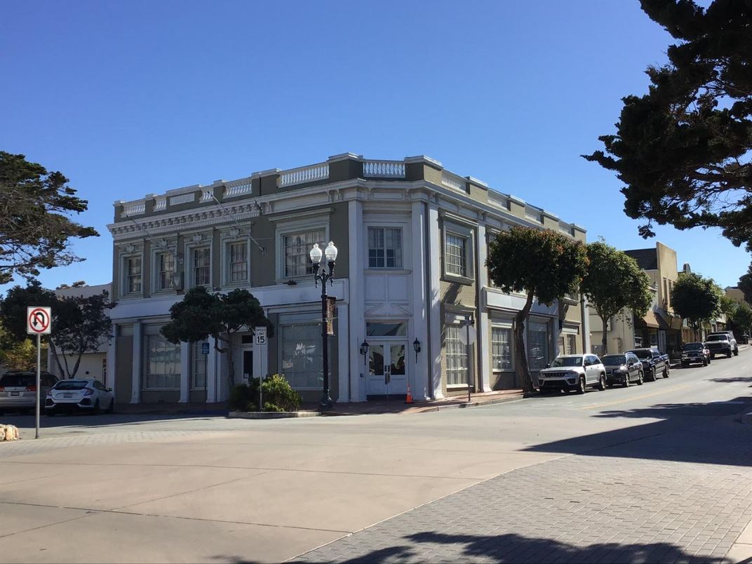 Exterior, Facade, Rowhouse