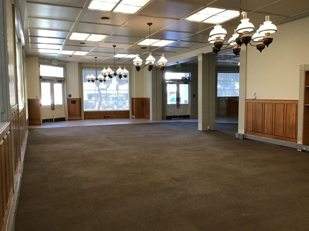 Chandelier, Empty room, Interior, Pendant Lights