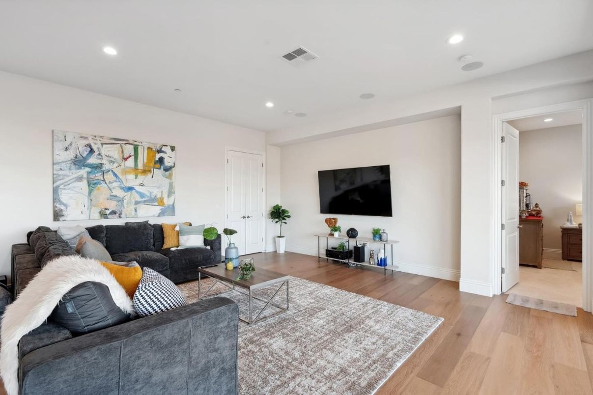 Interior, Living room, Recessed Lighting, Wood Texture Flooring