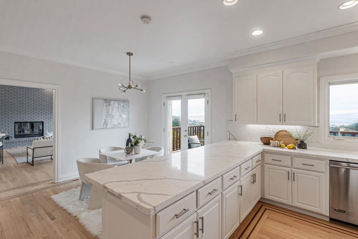 Dining room, Interior, Kitchen, Pendant Lights, Recessed Lighting, Wood Texture Flooring