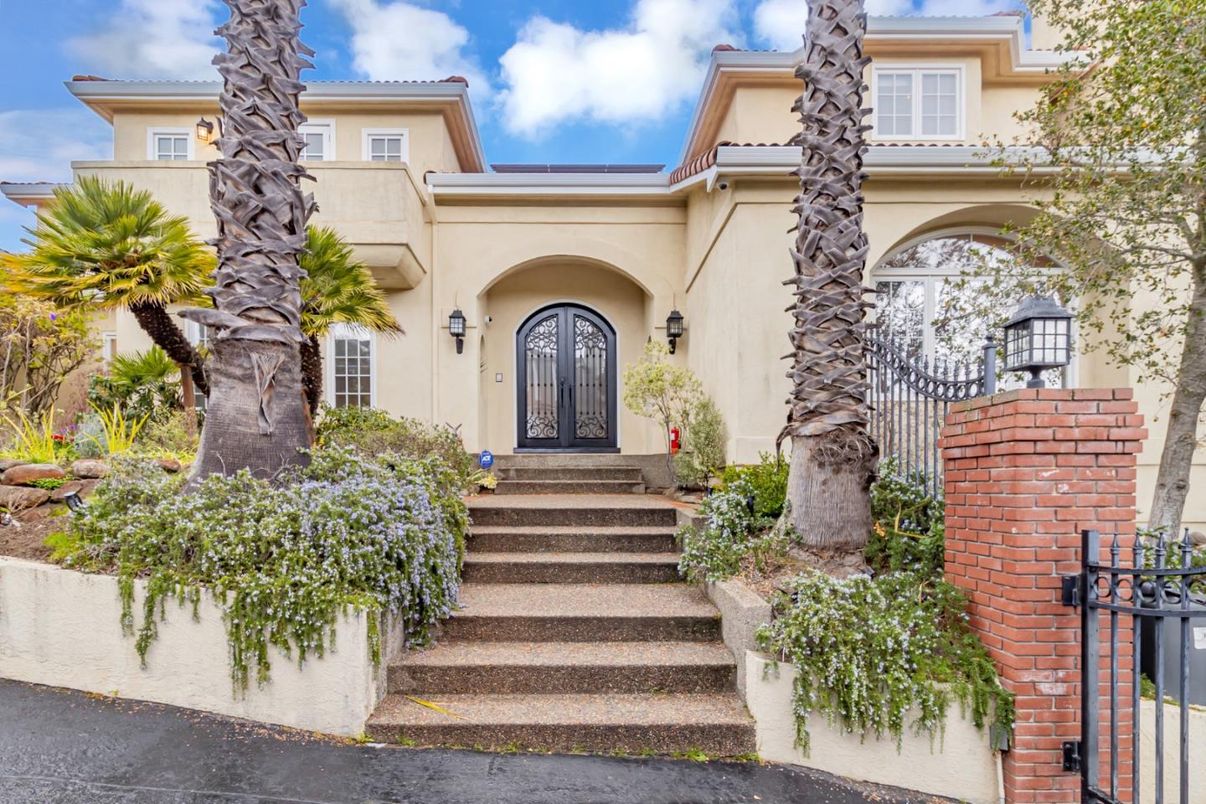 Exterior, Facade, Mediterranean
