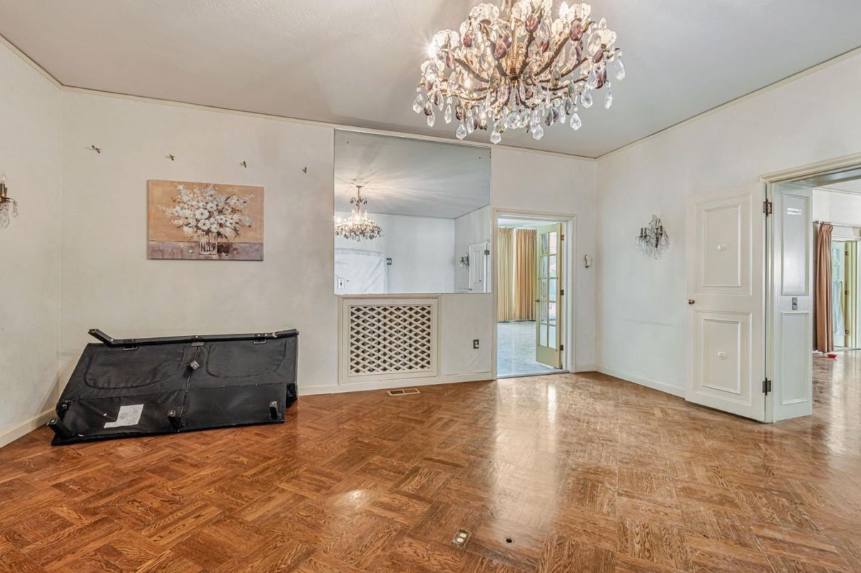 Chandelier, Empty room, Interior, Wood Texture Flooring