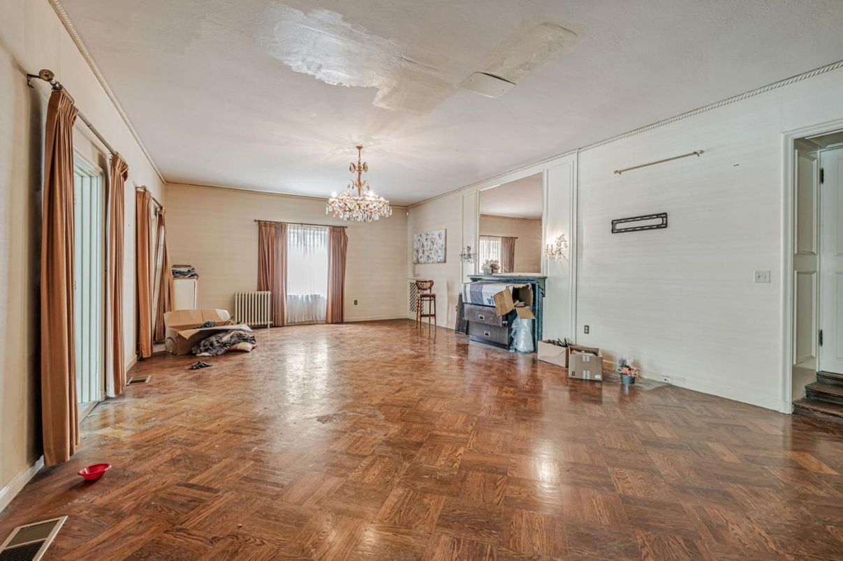 Chandelier, Empty room, Interior, Wood Texture Flooring