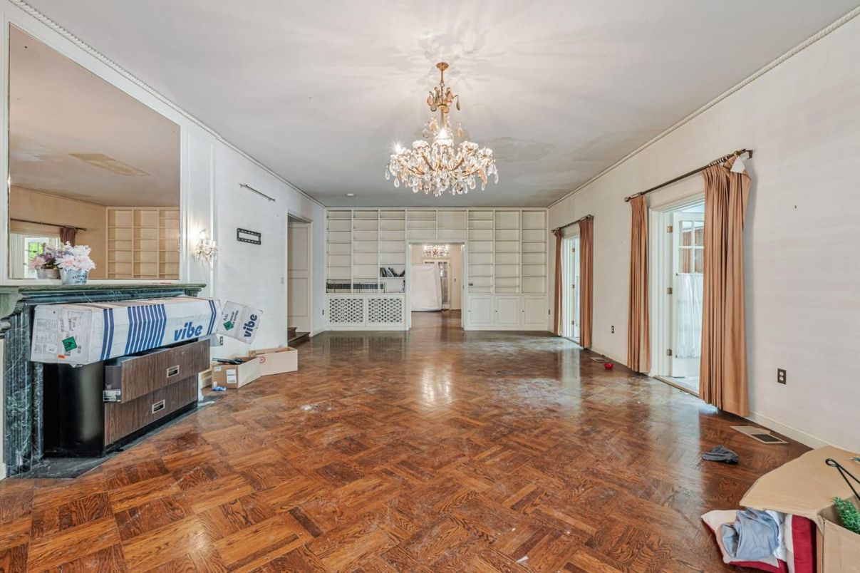 Chandelier, Empty room, Interior, Wood Texture Flooring