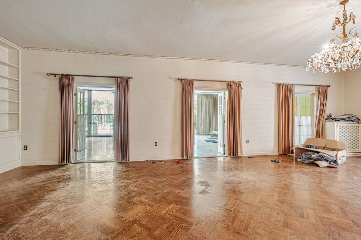 Chandelier, Empty room, Interior, Wood Texture Flooring
