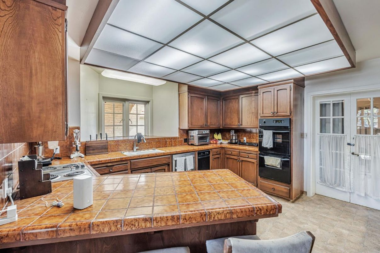 Interior, Kitchen, Tile Countertops