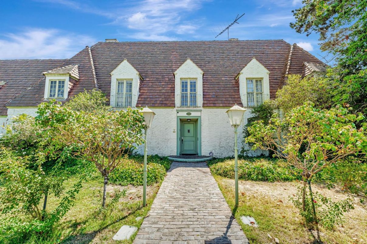 Exterior, Facade, Cape Cod