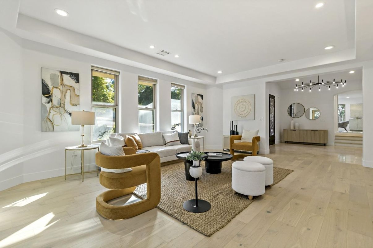 Chandelier, Dining room, Interior, Pendant Lights, Recessed Lighting, Wood Texture Flooring