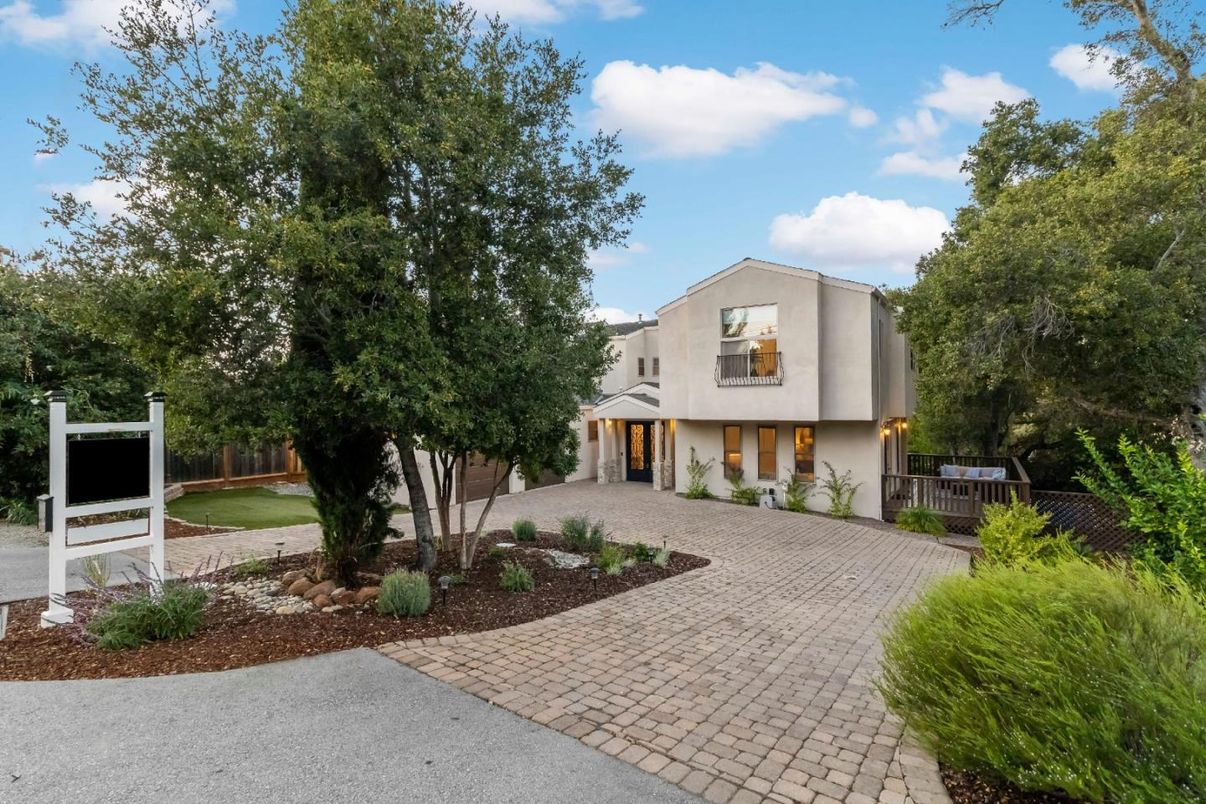 Attached, Exterior, Facade, Modern